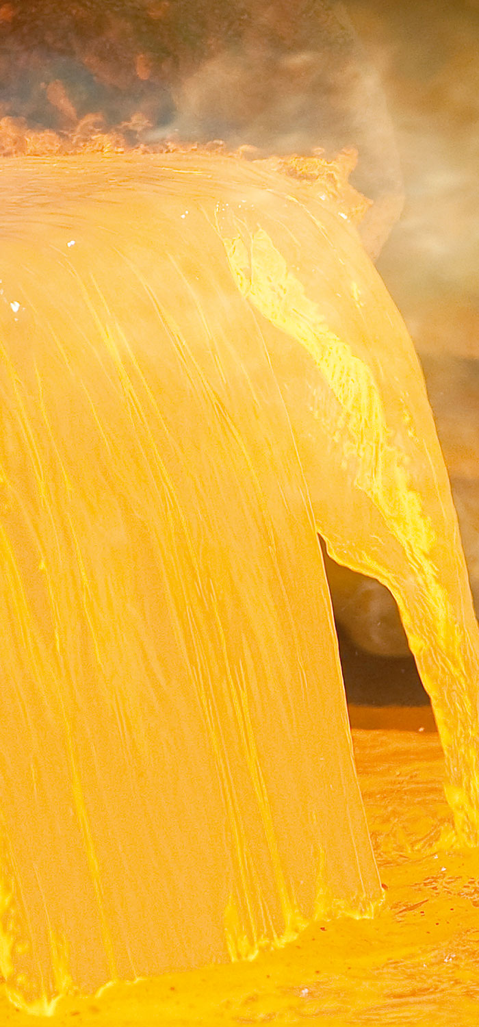 Auch das heißeste Element wird in Hamburg als wertvolle Energiequelle genutzt. Als Industriemetropole birgt unsere Hansestadt dafür großes Potenzial. Die Abwärme, die bei der Abfallverwertung der Stadtreinigung Hamburg und bei der Kupfer-, Stahl- und Aluminiumproduktion entsteht, nutzen wir als Wärmequelle für das städtische Fernwärmenetz. Mit der Solardachoffensive rüsten wir Hamburgs Dächer mit Photovoltaikanlagen aus und nutzen die Kraft der Sonne für unsere Energieversorgung.